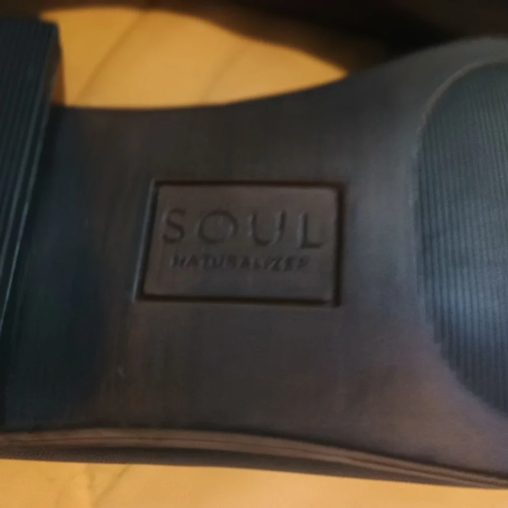 SOUL Naturalizer Black‎ Leather Loafers with Silver Accent Comfortable